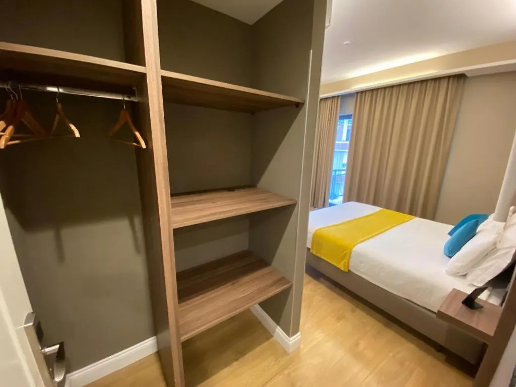 7Th Floor Suite Νάπολη 3*,