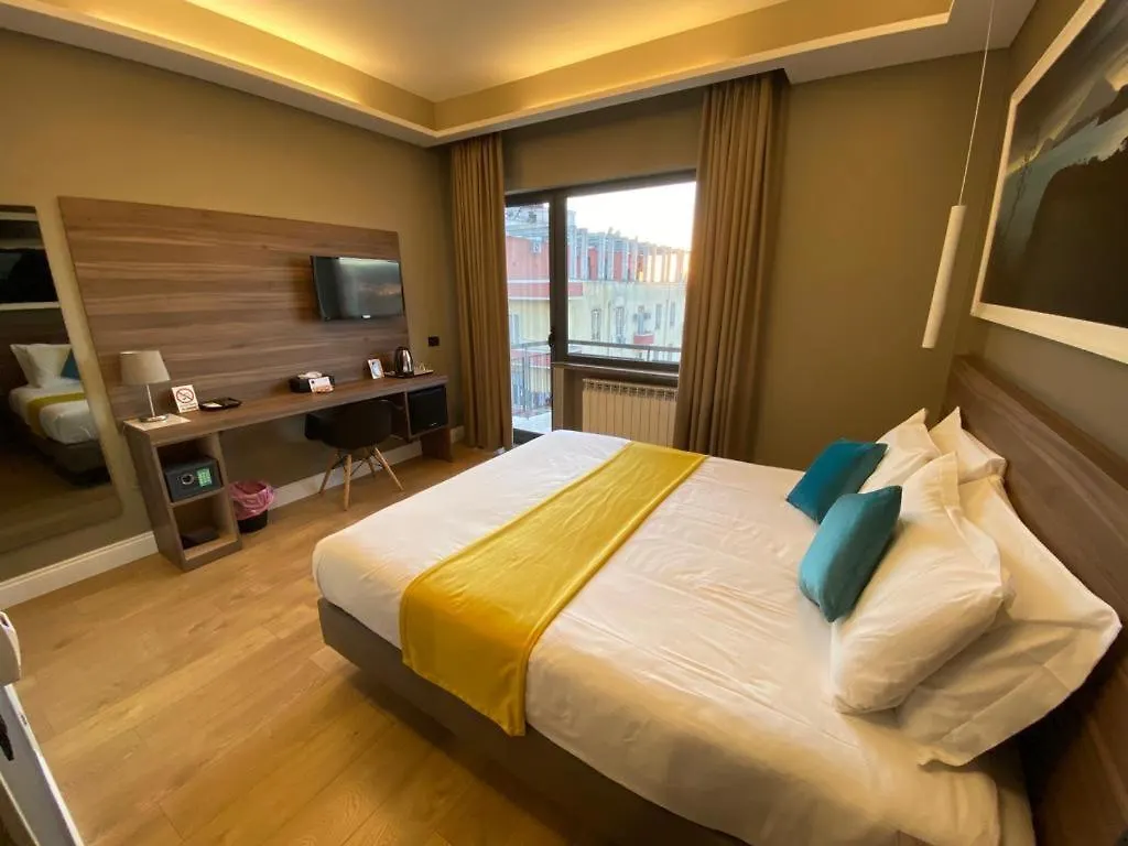 7Th Floor Suite Napoli 3*,  Italien